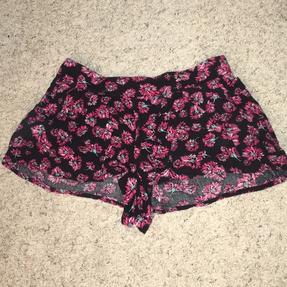 Floral Shorts size Small